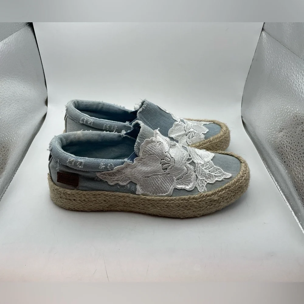 Blowfish white floral espadrilles women’s 6